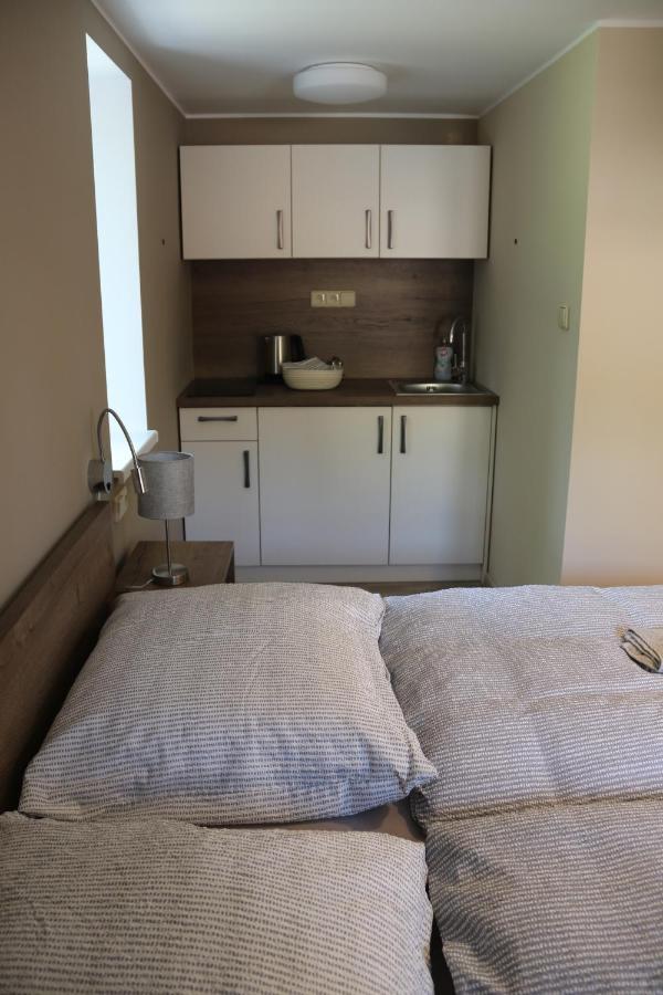 Apartmany Lama ฮราเดซ นาด โมราวิซี ภายนอก รูปภาพ