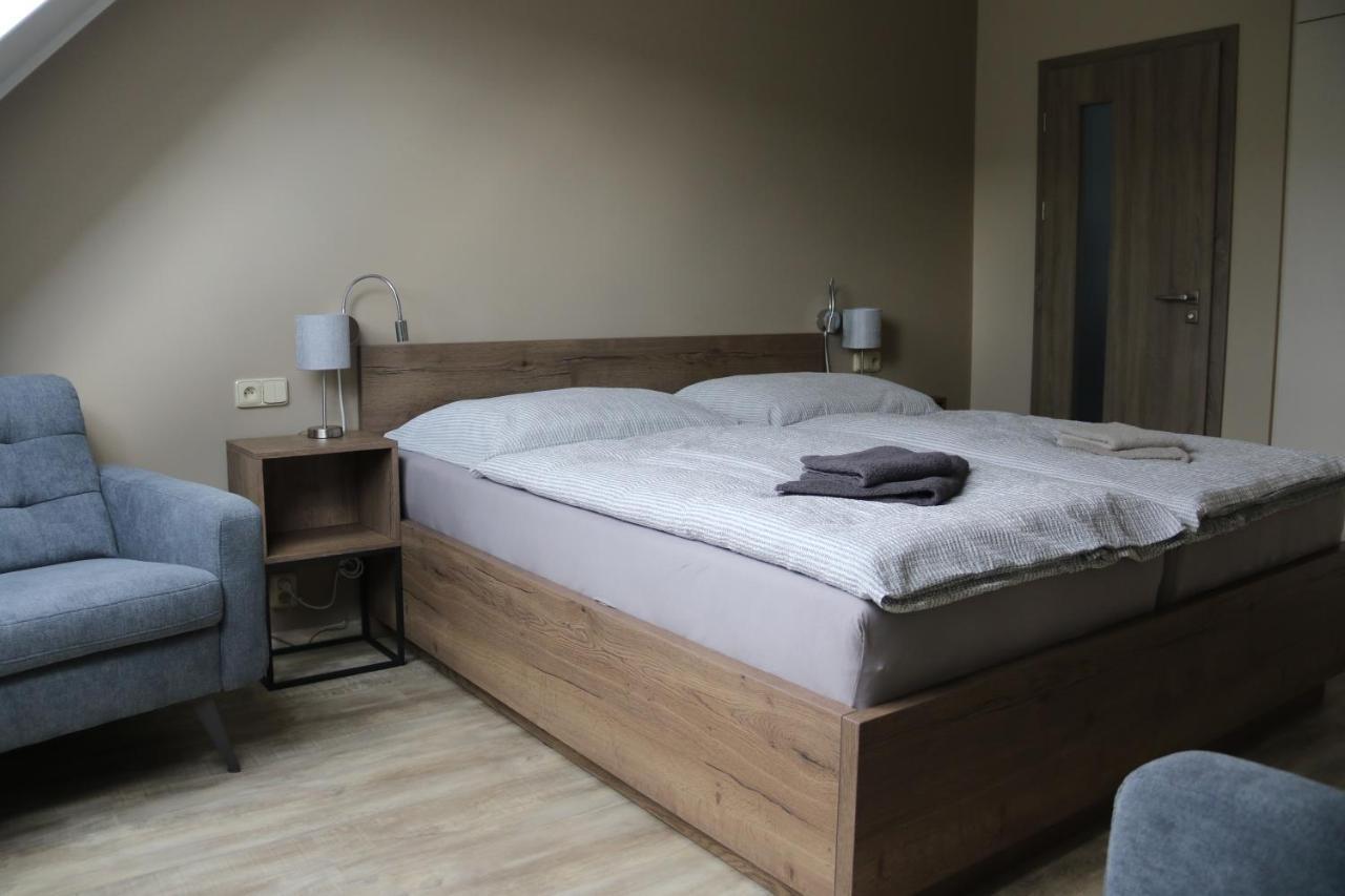 Apartmany Lama ฮราเดซ นาด โมราวิซี ภายนอก รูปภาพ