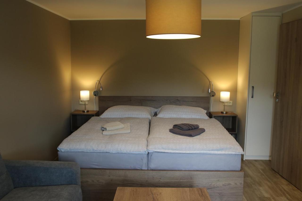 Apartmany Lama ฮราเดซ นาด โมราวิซี ภายนอก รูปภาพ