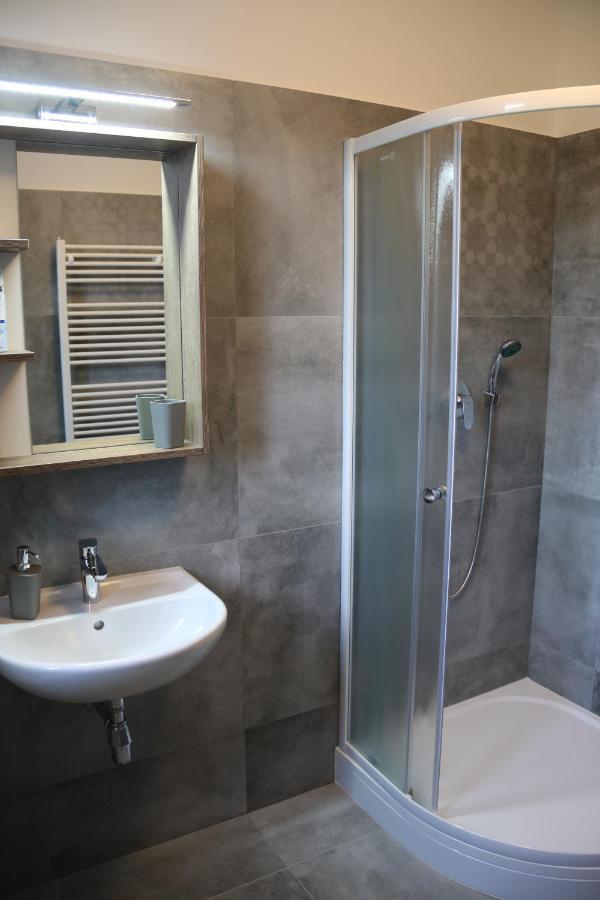 Apartmany Lama ฮราเดซ นาด โมราวิซี ภายนอก รูปภาพ